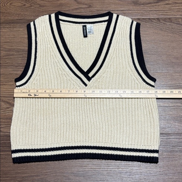 H&M Beige and Black Knit Sweater Vest - Picture 5 of 6